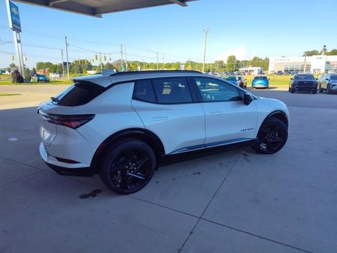 New 2025 Chevrolet Equinox EV RS image 8