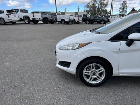 Used 2018 Ford Fiesta SE image 7