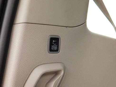Used 2022 Jeep Wagoneer Series III RWD image 9