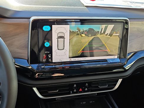 New 2026 Volkswagen Atlas SE image 17