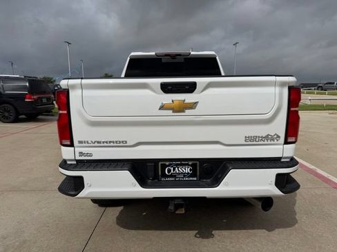 Used 2024 Chevrolet Silverado 2500 High Country w/ Technology Package AWD/4WD image 5