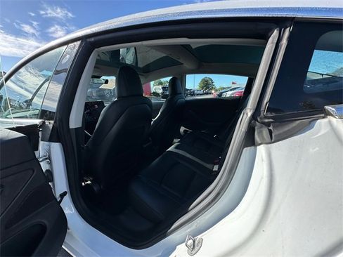 Used 2018 Tesla Model 3 Long Range image 18