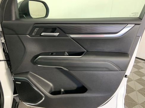 Used 2025 GMC Acadia Elevation image 22