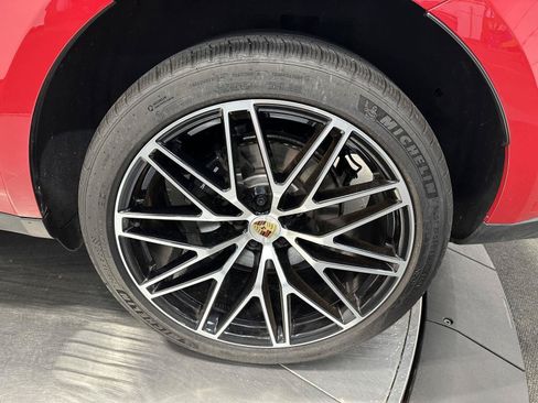 Certified 2026 Porsche Macan AWD/4WD image 12