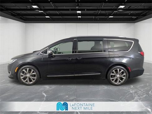 Used 2017 Chrysler Pacifica Limited w/ UConnect Theater Package image 2