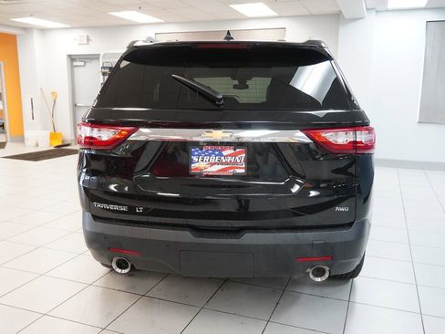 Used 2018 Chevrolet Traverse LT w/ LPO, 'HIT The Road' Package image 9