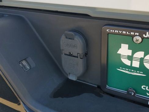 Used 2022 Chevrolet Silverado 2500 Custom w/ Custom Value Package image 10