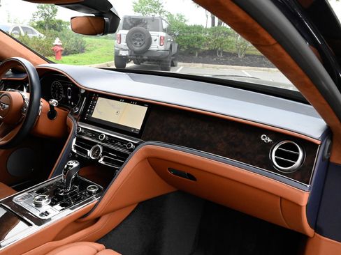 Used 2022 Bentley Flying Spur V8 AWD/4WD image 60