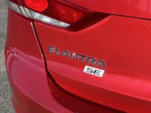 Used 2017 Hyundai Elantra SE image 8