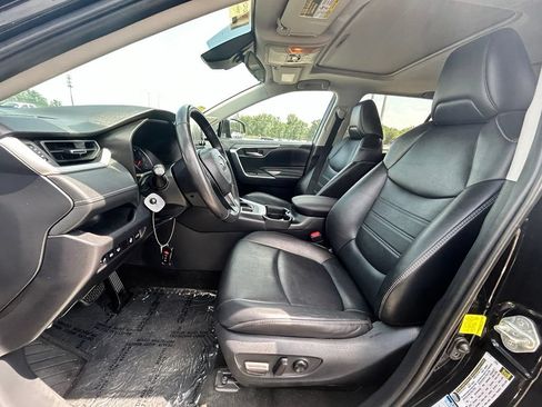 Used 2019 Toyota RAV4 XLE Premium w/ Cold Weather Package AWD/4WD image 14