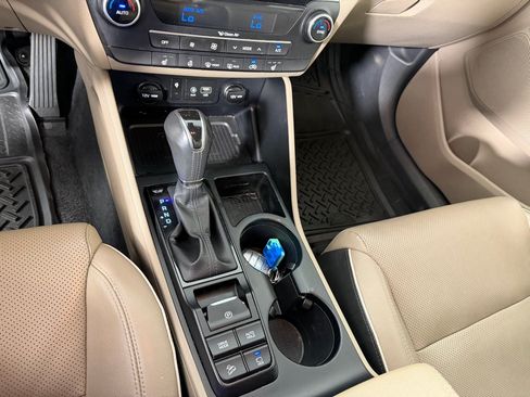 Used 2019 Hyundai Tucson Limited AWD/4WD image 16