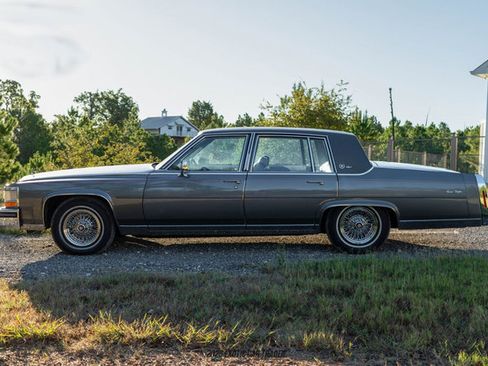 Used 1988 Cadillac Brougham image 3