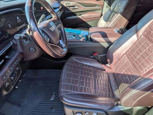 Used 2023 Cadillac Escalade Premium Luxury Platinum w/ LPO, Floor Liner Package AWD/4WD image 16