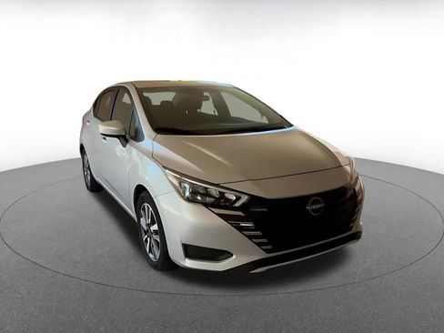 Used 2025 Nissan Versa SV FWD image 3