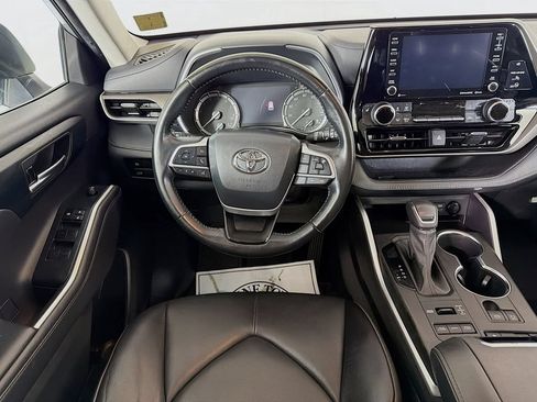 Used 2022 Toyota Highlander XLE AWD/4WD image 20