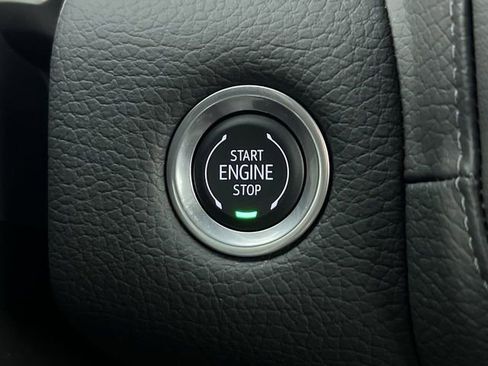 Used 2024 GMC Yukon Denali w/ Denali Reserve Package image 17