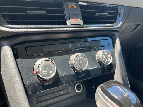 Certified 2025 Volkswagen Taos S FWD image 25