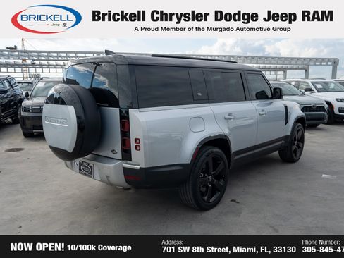 Used 2023 Land Rover Defender 130 SE image 5