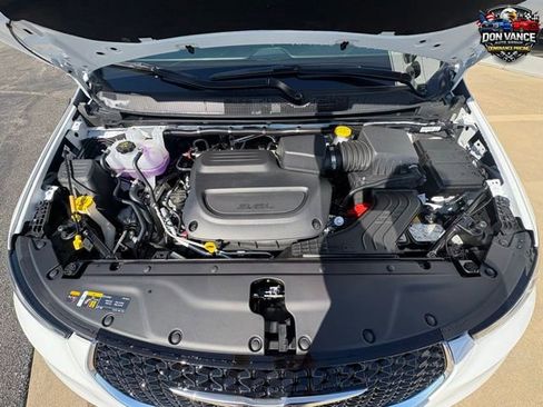 New 2026 Chrysler Pacifica Select image 18