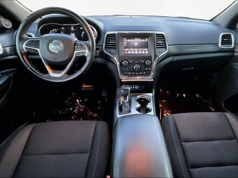 Used 2020 Jeep Grand Cherokee Laredo image 7