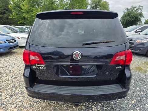 Used 2010 Volkswagen Routan SEL Premium FWD image 6