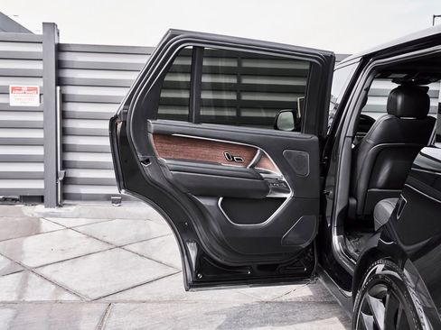 Used 2025 Land Rover Range Rover Long Wheelbase SE image 22