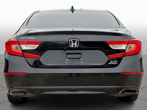 Used 2018 Honda Accord Touring image 4