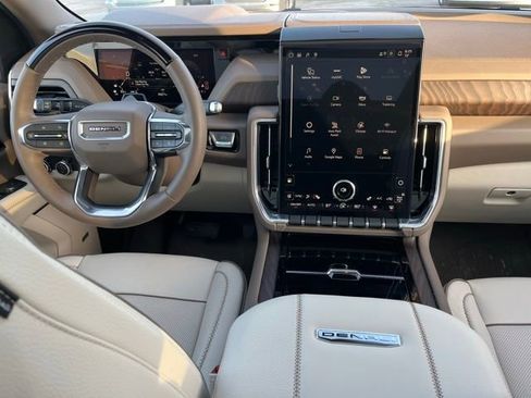 Used 2025 GMC Yukon Denali w/ Denali Reserve Package image 22