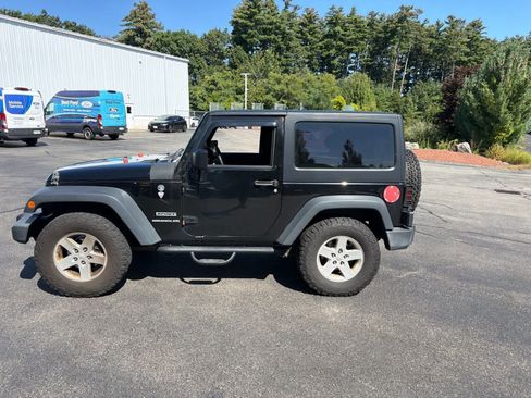 Used 2017 Jeep Wrangler Sport w/ Quick Order Package 24S AWD/4WD image 9