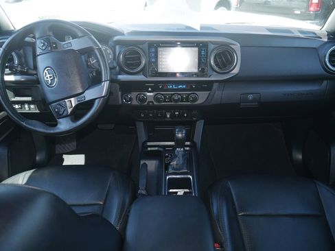 Used 2019 Toyota Tacoma TRD Off-Road AWD/4WD image 5
