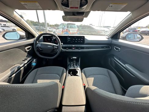 Used 2025 Kia K4 FWD image 2