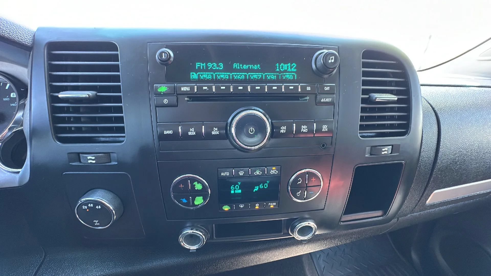Used 2008 GMC Sierra 2500 SLE w/ Z71 Off-Road Package AWD/4WD image 16