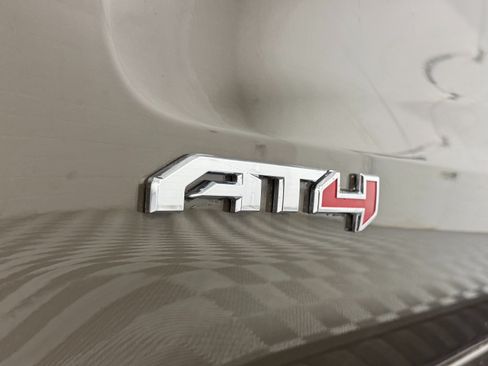 Used 2024 GMC Sierra 1500 AT4 w/ Technology Package AWD/4WD image 10
