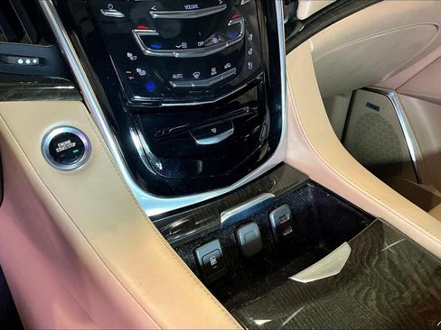 Used 2018 Cadillac Escalade ESV Platinum AWD/4WD image 16