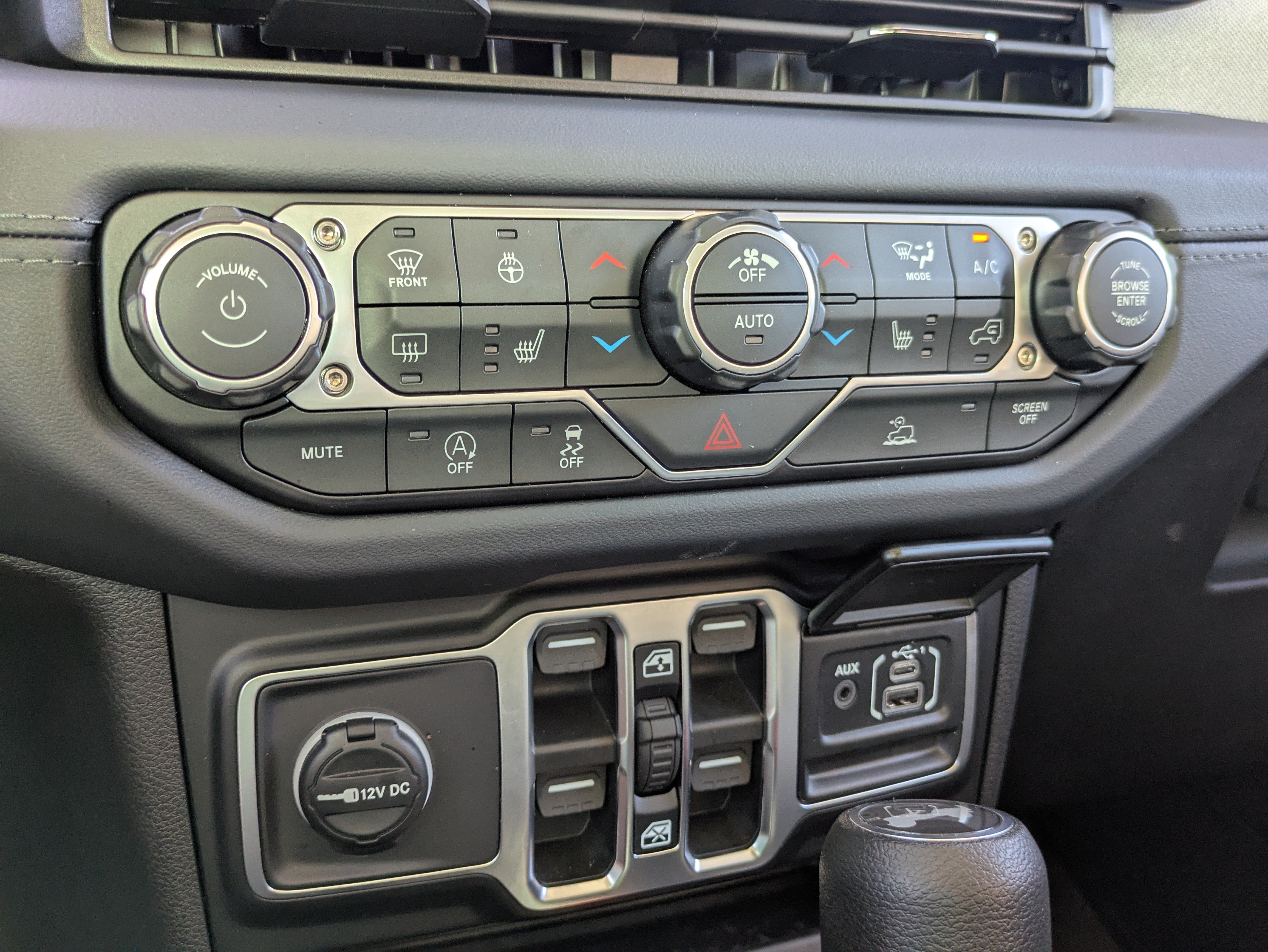 Used 2026 Jeep Wrangler Unlimited Sahara AWD/4WD image 10
