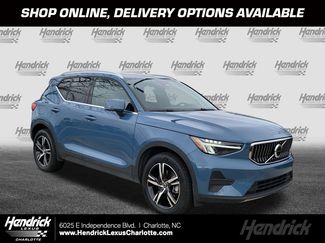 Used 2025 Volvo XC40 B5 Core video 1
