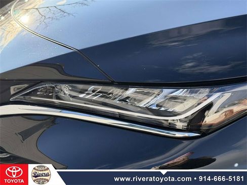 Used 2022 Toyota Venza LE image 9