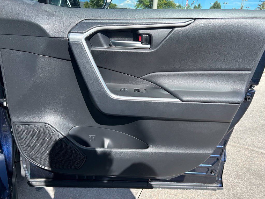 Used 2025 Toyota RAV4 XLE w/ Convenience Package AWD/4WD image 31