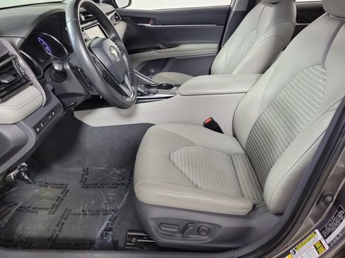 Used 2018 Toyota Camry SE FWD image 19