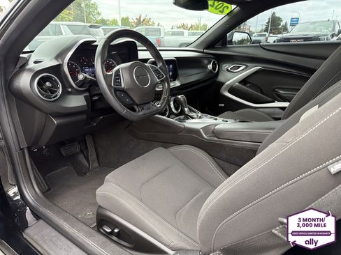 Used 2021 Chevrolet Camaro LT w/ Technology Package RWD image 9