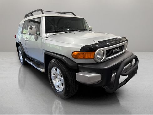 Used 2008 Toyota FJ Cruiser 2WD w/ Upgrade Pkg 2 image 7
