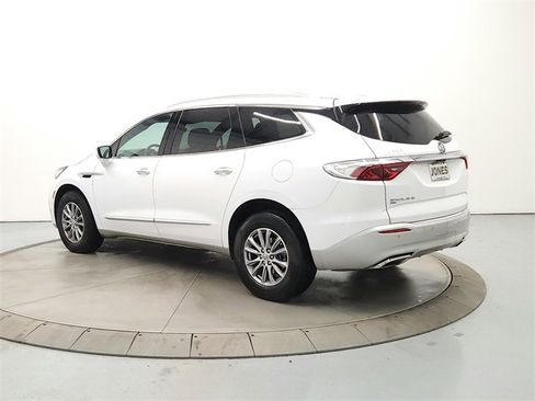 Used 2024 Buick Enclave Premium image 5
