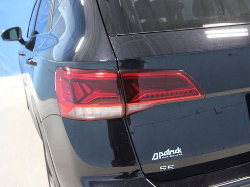 Used 2024 Volkswagen Taos SE image 33