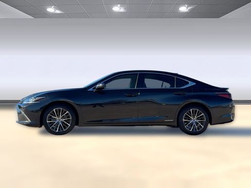 Used 2022 Lexus ES 300h w/ Premium Package image 2