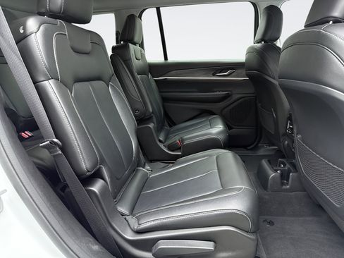 Used 2023 Jeep Grand Cherokee L Limited w/ Black Appearance Package AWD/4WD image 20
