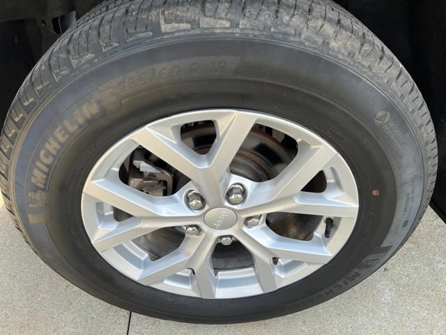 Used 2023 Jeep Grand Cherokee Limited AWD/4WD image 7