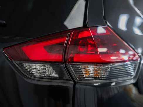 Used 2020 Nissan Rogue SV FWD image 7