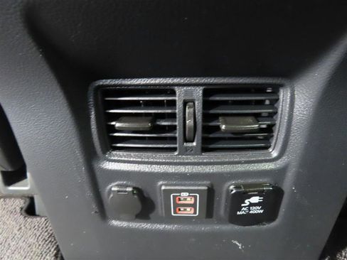 Used 2023 Nissan Titan SV w/ SV Convenience Package image 30