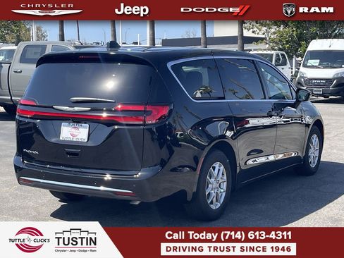 New 2026 Chrysler Pacifica Select FWD image 6