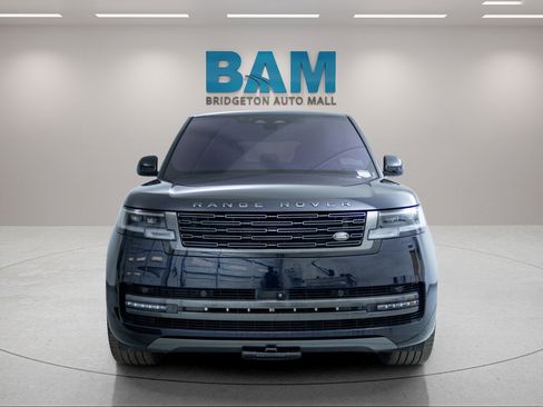 Used 2023 Land Rover Range Rover SE AWD/4WD image 2